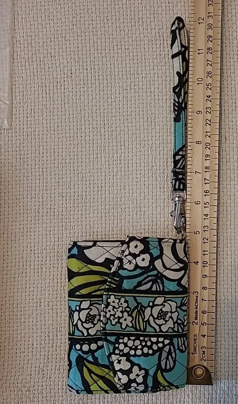 Vera Bradley Card Holder Quilted Wristlet Island Blooms Tri Fold Snap ID Badge
